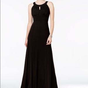 ❌❌SOLD❌❌ Sleeveless Keyhole Gown